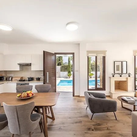 Ionion H30 بيت للعطل أيا نابا