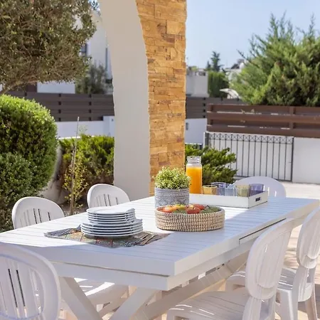 بيت للعطل Ionion H30 *