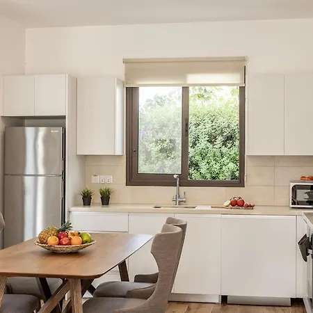 Ionion H30 * أيا نابا