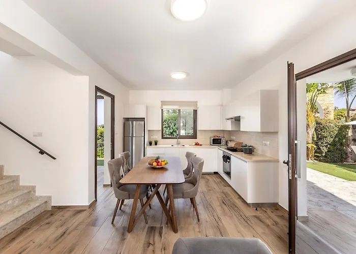 بيت للعطل Ionion H30 *