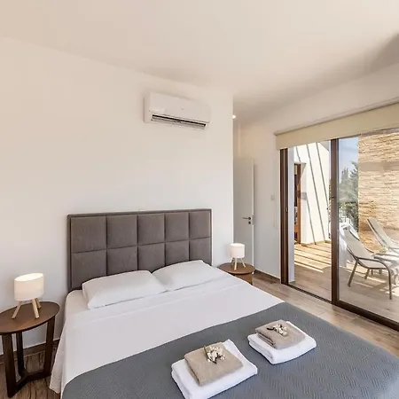 Ionion H30 Case de vacanță